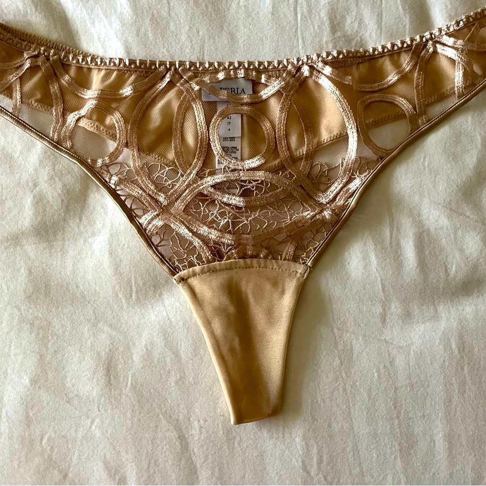 La Perla Circles Collection Intricate Gold Lace Thong US L. NWOT